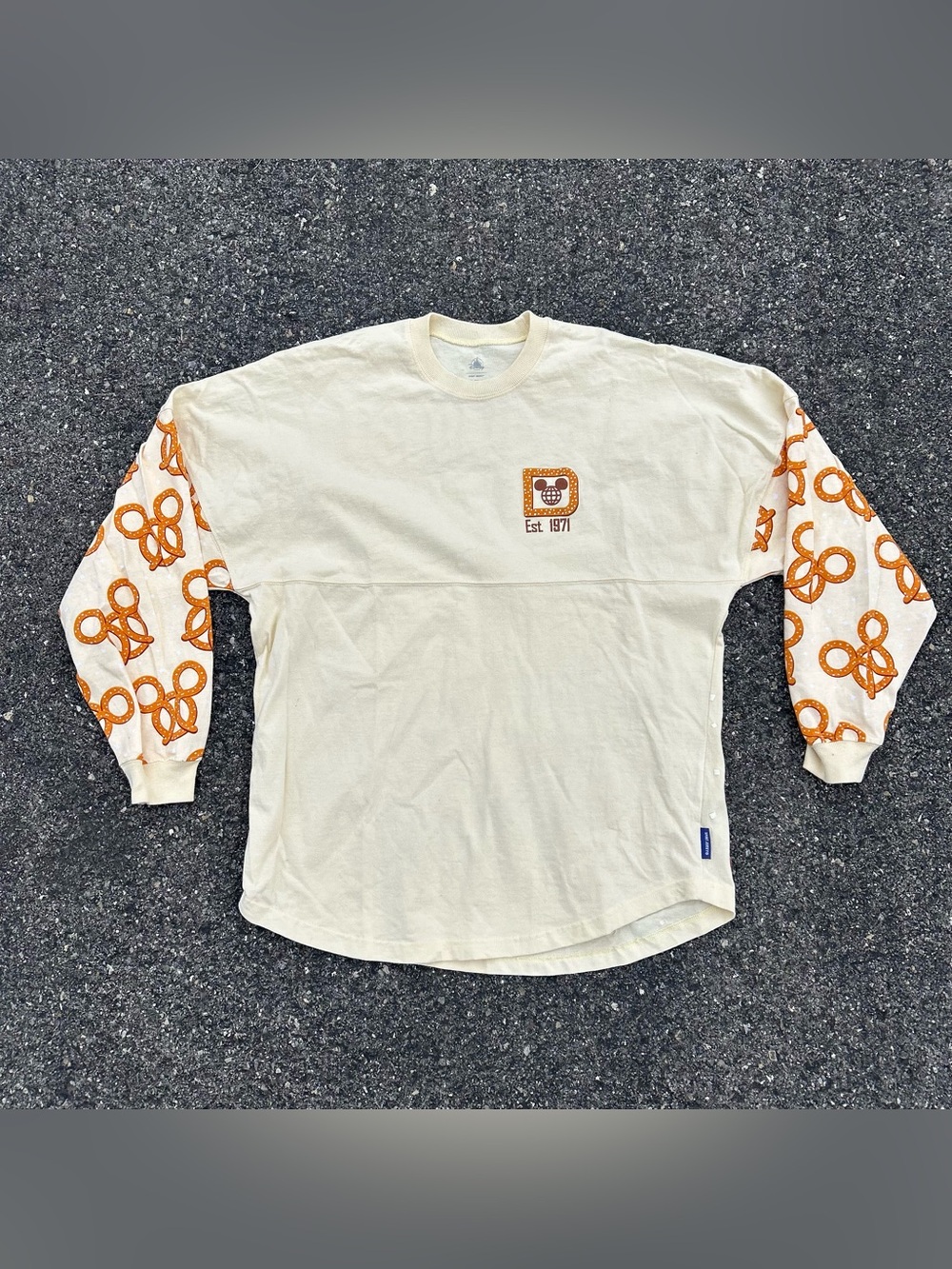 Walt Disney World Spirit Jersey Medium Pretzel Mickey Mouse Pullover Spell out
